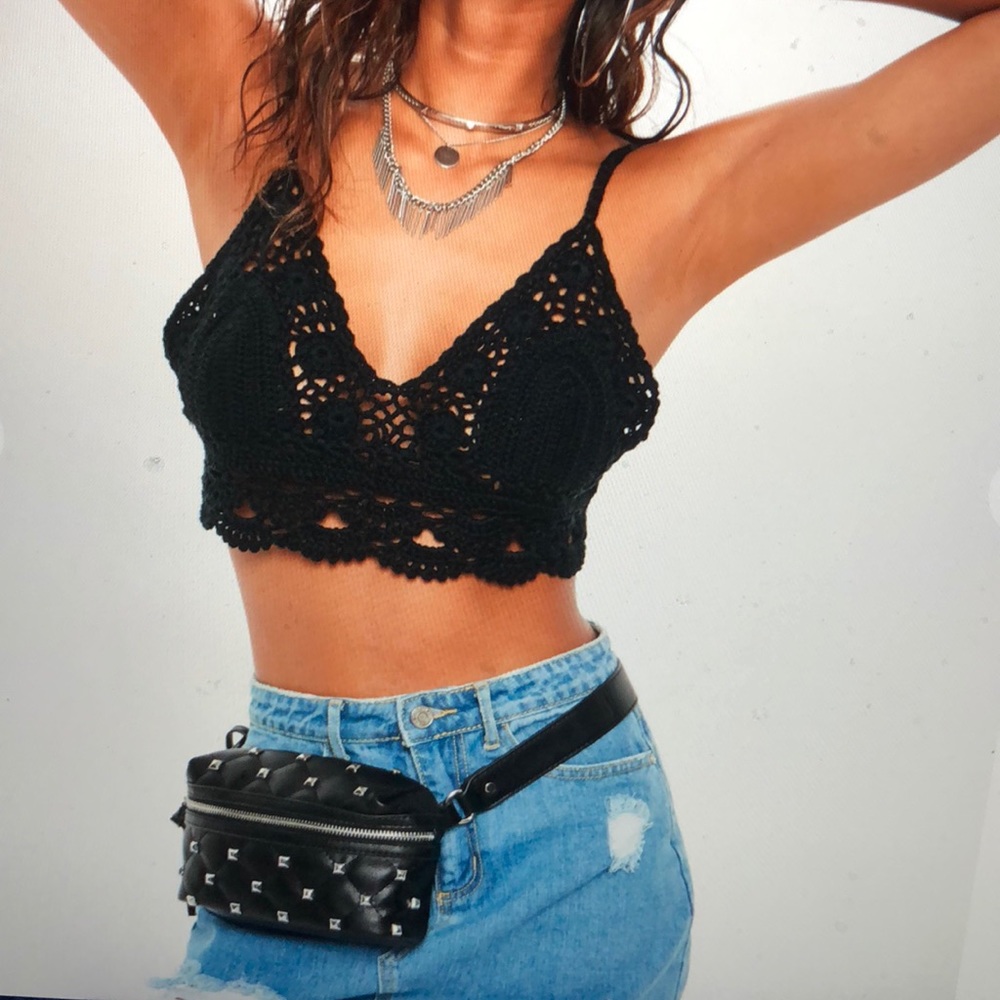 Black crochet scallop hem knitted crop top